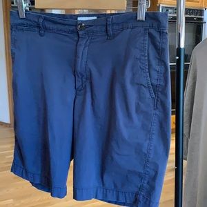 Men’s dark blue shorts